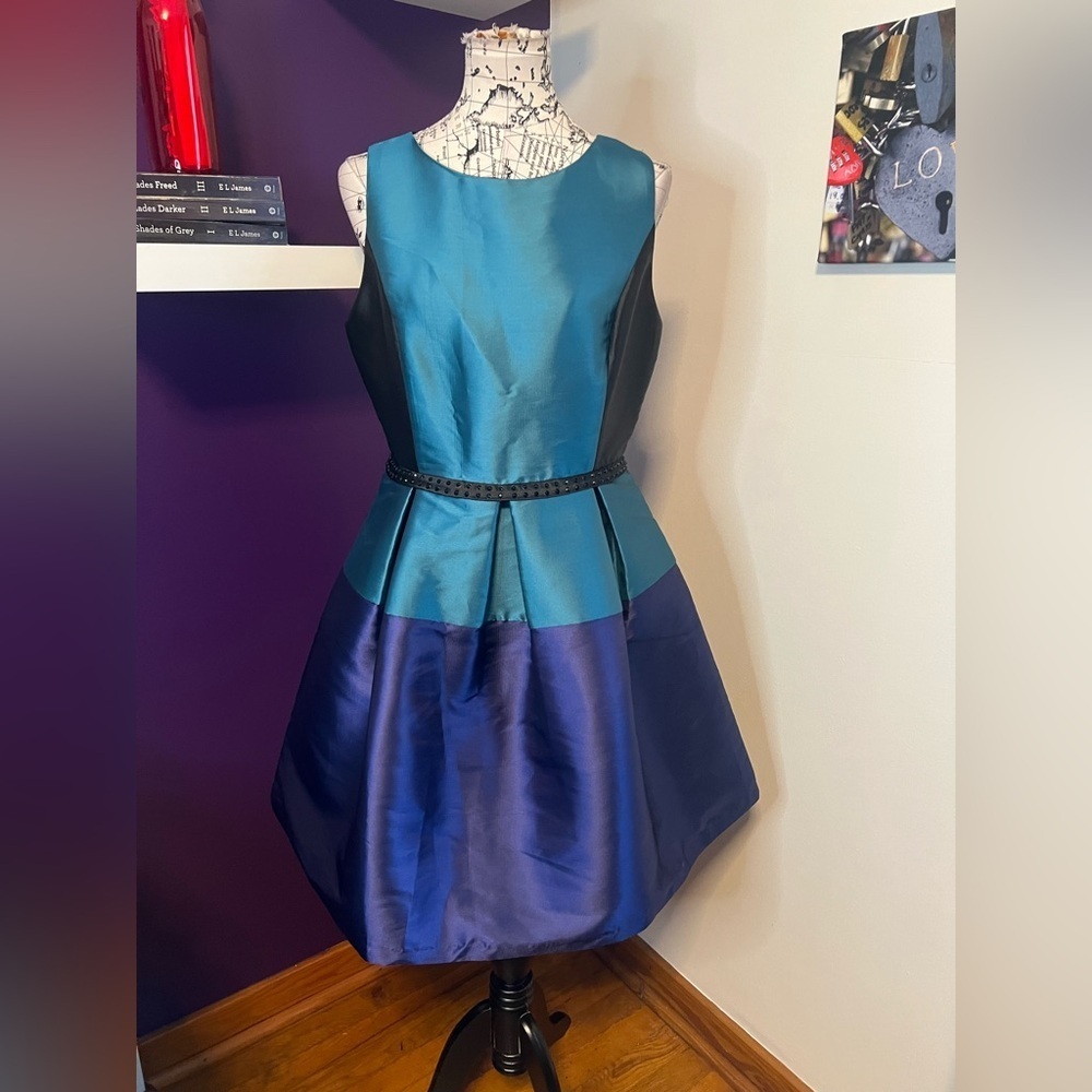 Badgely Mischka Sleeveless Party Dress